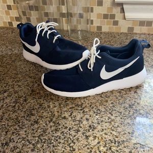 women’s size 8 nike roshe